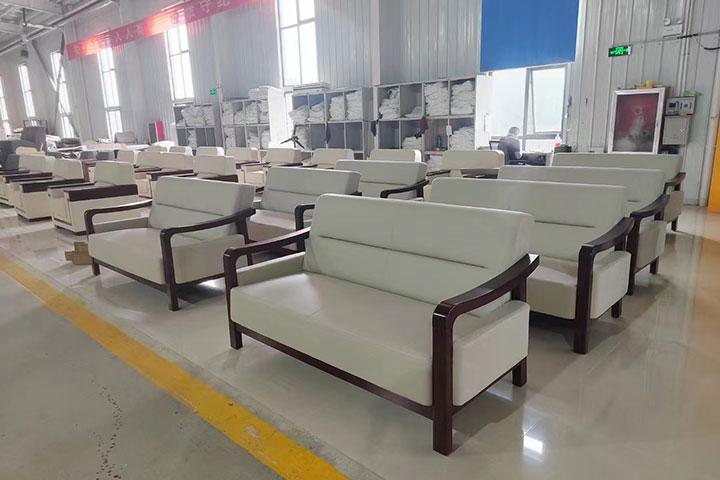 探尋濟(jì)南辦公沙發(fā)源頭工廠，實(shí)木沙發(fā)的魅力與品質(zhì)之旅