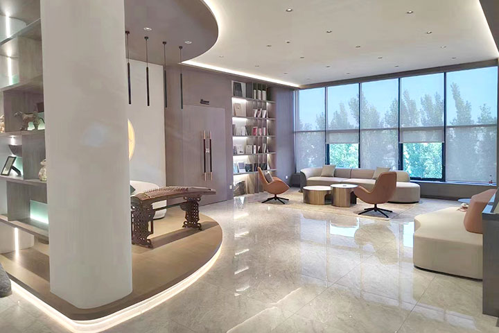 探尋濟(jì)南辦公沙發(fā)源頭工廠，實(shí)木沙發(fā)的魅力與品質(zhì)之旅